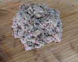 Foto del paso 3 de la receta: Medallones de pies de cerdo y champiñones en salsa de almendras y vinagre de Jerez