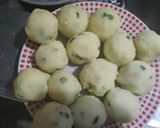 Foto del paso 2 de la receta: Bolitas de puré con queso y paleta