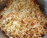 Foto langkah ke 5 dari resep 21. Mie Goreng Ebi.