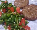 Foto del paso 3 de la receta: Dos (2) ensaladas con bife y hamburguesas