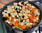 Une image de l'étape 11 de Sauté de légumes en sucré salé, aubergine et carottes aux champignons.