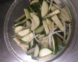 Foto del paso 1 de la receta: Revuelto de Calabacín con Salchichas