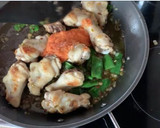 Foto del paso 2 de la receta: Arroz integral con pollo y langostinos