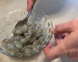 Foto del paso 8 de la receta: Tiburones con langostinos en su salsa