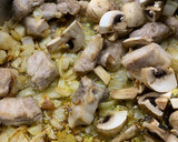 Foto del paso 1 de la receta: Caldo de patatas con costillas y setas