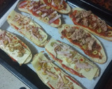 Foto del paso 2 de la receta: Pan pizza con queso y sin queso