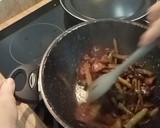 Foto del paso 2 de la receta: Salteado de espárragos con setas shiitake y pavo