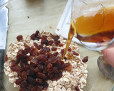 Foto del paso 2 de la receta: Granola casera sin azúcar (fácil, sencilla y rápida)