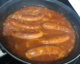 Foto del paso 3 de la receta: Salchichas en salsa al vino