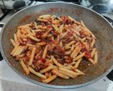 Foto del passaggio 5 della ricetta Pasta con funghi e salsiccia di norcia
