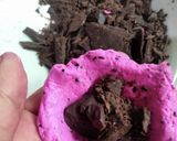 Foto langkah ke 2 dari resep Klepon Buah Naga Cokelat Keju.