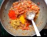 A picture of step 4 of Masala bhindi.