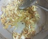 A picture of step 4 of Karela Pyaz.