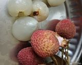 A picture of step 1 of Litchi gulkand juice.