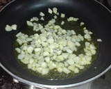 Foto del paso 1 de la receta: Coliflor salteada con patatas