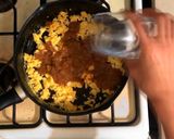 Foto del paso 9 de la receta: Huevos en Salsa Roja / Huevos al Albañil