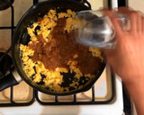 Foto del paso 9 de la receta: Huevos en Salsa Roja / Huevos al Albañil