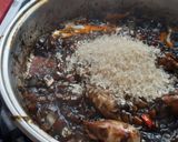 Foto del paso 4 de la receta: Arroz con conserva de chipirones rellenos, en su tinta