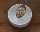 A picture of step 1 of Oats smoothie.