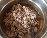 Foto del paso 3 de la receta: Carne de res en salsa de chile pasilla