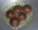 A picture of step 5 of Bread Gulab Jamun.