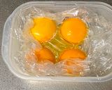A picture of step 2 of Fried Soft Egg Yolk.