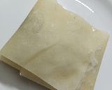 A picture of step 1 of Macroni springrolls or box patties.