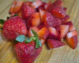 Foto del paso 3 de la receta Zumo de fresas con agua de hibisco