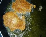 A picture of step 4 of Red chilli fried chicken thigh.