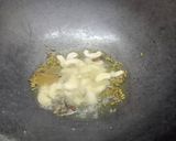 A picture of step 3 of Rava/Suji khichdi.