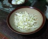 Foto langkah ke 6 dari resep Soto Lamongan tabur serbuk koya.