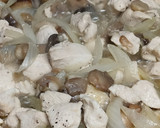 Foto del paso 3 de la receta: Pechuga de pollo con setas y cous-cous
