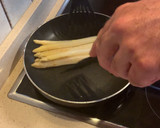 Foto del paso 1 de la receta: Espárragos con vinagreta de tomate