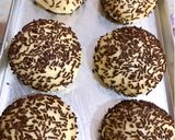 Foto langkah ke 4 dari resep Roti Cokelat Meises.