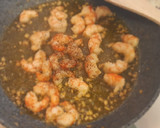 Foto del paso 2 de la receta: Tallarines con langostinos y salsa de vodka