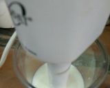 A picture of step 1 of Coloured ice tea lassi.