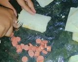 Foto langkah ke 3 dari resep Roti Isi Sosis.