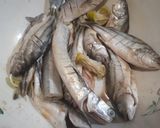 Foto langkah ke 1 dari resep Ikan & Udang Tumis Cabe Ijo.
