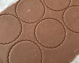 صورة لخطوة 2 من وصفة بسكويت بنص كاس زيت لذيذ واقتصادي بدون بيض ولا زبدة