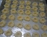 Foto langkah ke 3 dari resep Thumprid Toping Blueberry or Coklat Dcc.