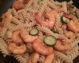 Foto del passaggio 4 della ricetta Fusilli con mazzancolle su vellutata di zucchine e burrata