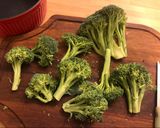 Foto del passaggio 2 della ricetta Pavoncelle su purè di broccoli, spolverata di ricotta stagionata e noci