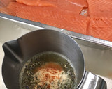 Foto del paso 3 de la receta: Salmón Con Hierbas -Bañado en Naranja