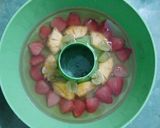 Foto langkah ke 2 dari resep Puding Buah Kombinasi Mozaik.