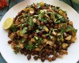 A picture of step 5 of Chana Chaat.