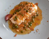 Foto del paso 7 de la receta: Lomo de bacalao en salsa de miel y mostaza con guisantes