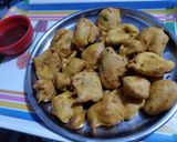 A picture of step 6 of Raw banana pakori.
