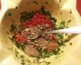 Foto del paso 2 de la receta: Lomo de bonito con majado Urrutia al horno, sobre fondo de ensalada con boquerones en vinagre