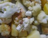 A picture of step 2 of Masala Aloo Gobhi.