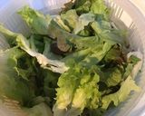 Une image de l'étape 2 de Salade feuille de chêne rouge au bleu de bresse et raisins (sauce au melfor).